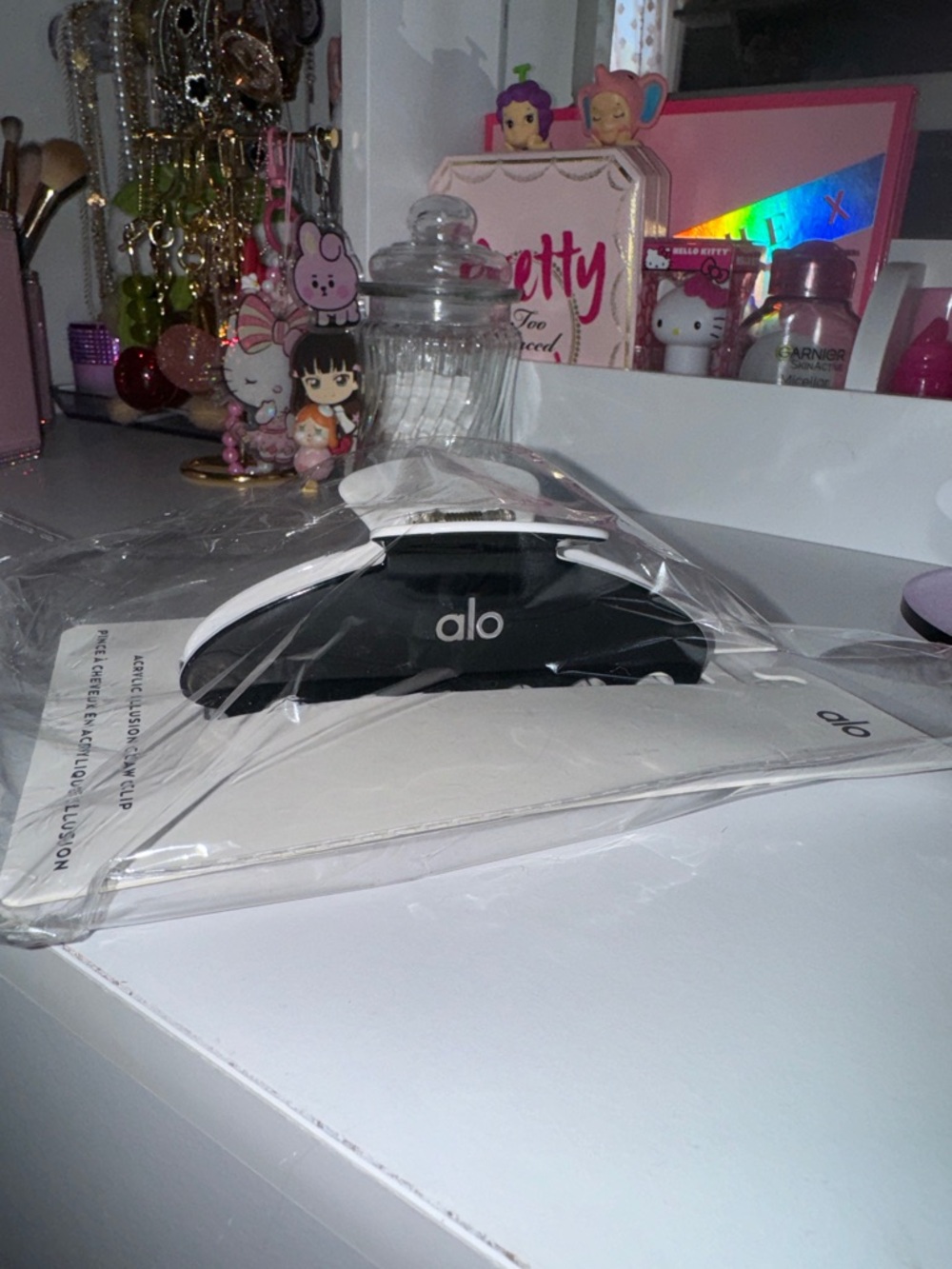 Alo Black and White Claw Clip